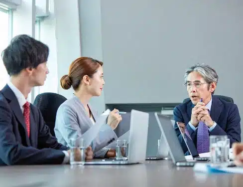 Leader feeling stressed and disconnected before starting embodied leadership coaching with Vasilis